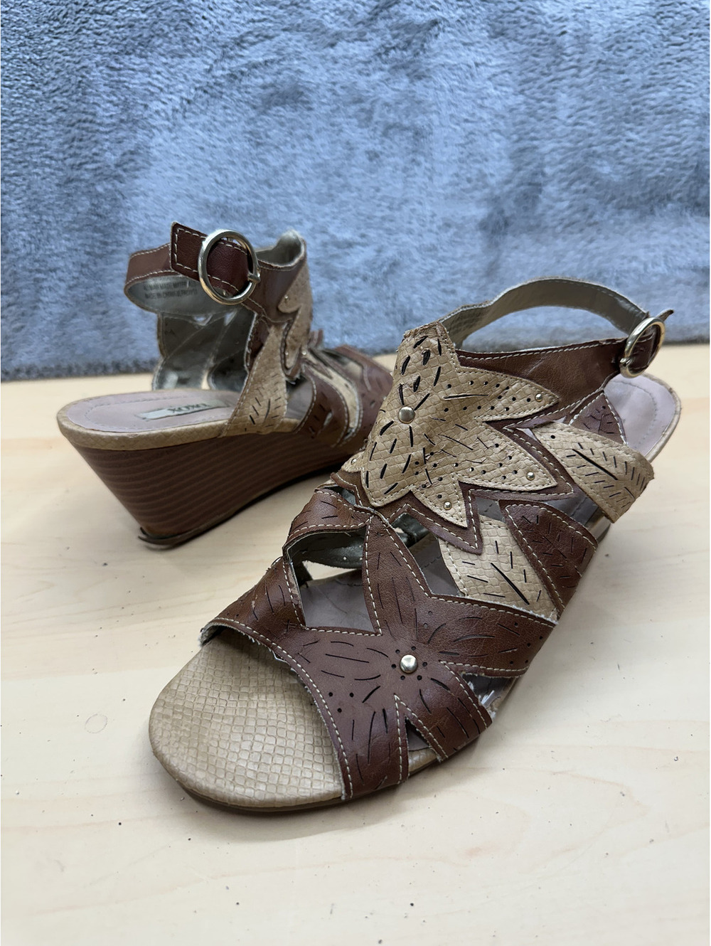 XOXO Brown Floral Cutout Wedge Sandals Boho Chic